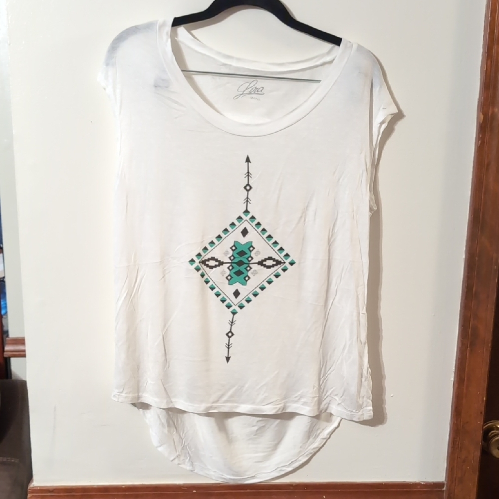 Lira White and Teal Geometric Short Sleeve Tee